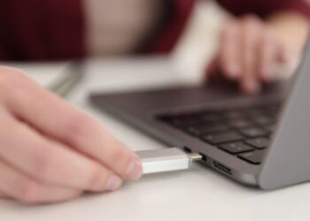 Urządzenia USB Losowo się Rozłączają – Jak Znaleźć Źródło Problemu?